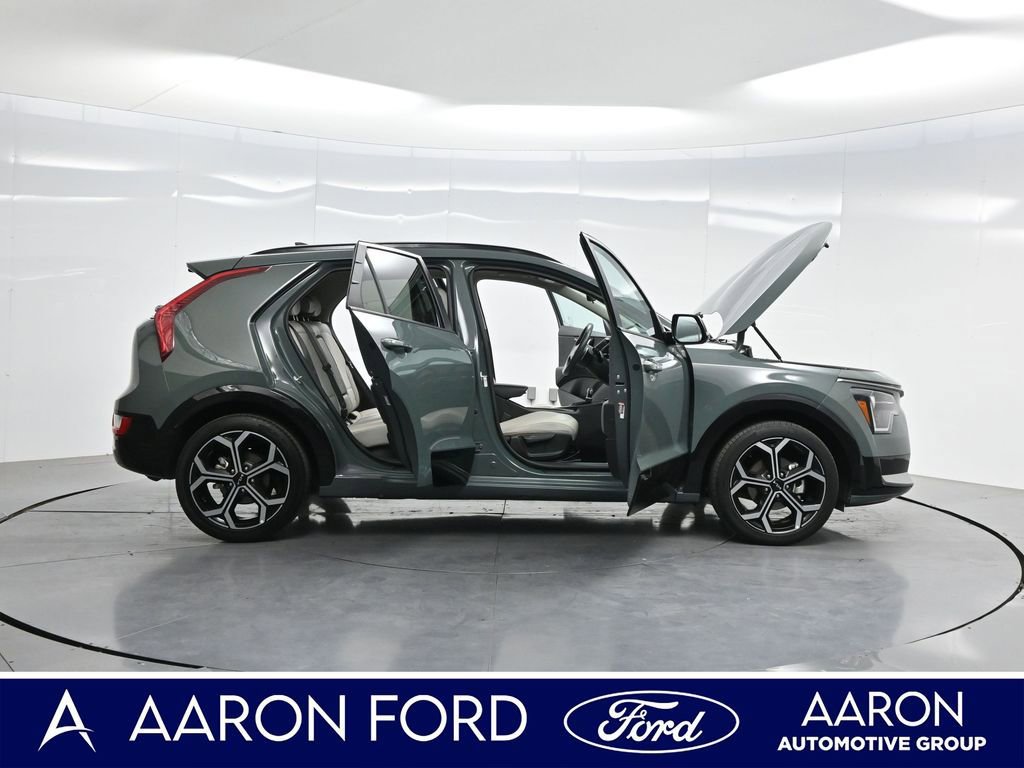 Used 2023 Kia Niro EX Touring image 4