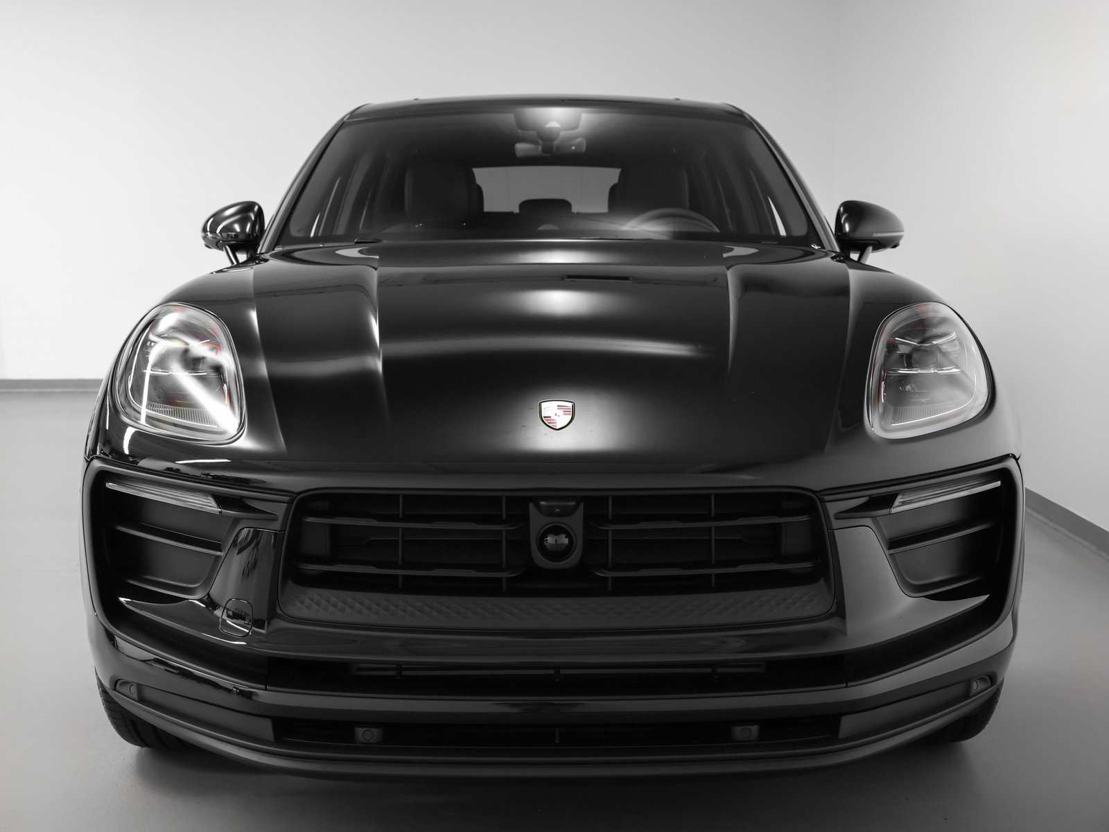 Certified 2025 Porsche Macan image 8