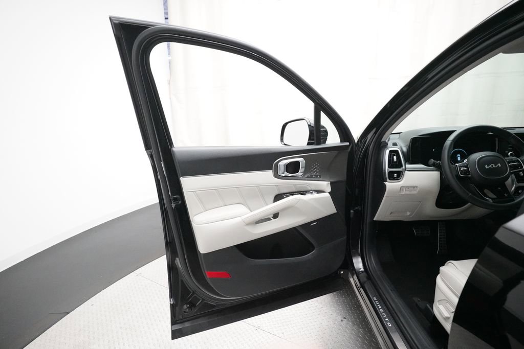 Certified 2023 Kia Sorento SX Prestige w/ Panoramic Sunroof Package AWD/4WD image 28