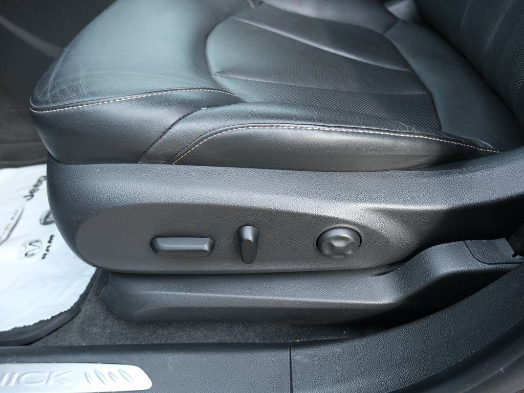 Used 2017 Buick Envision Essence FWD image 24