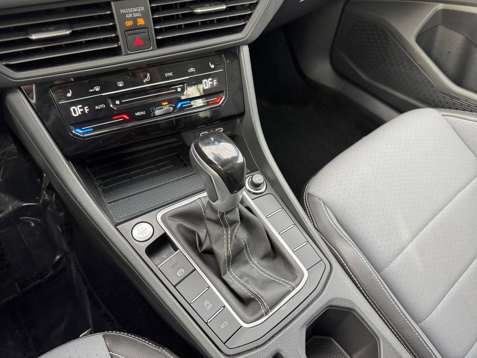 Used 2025 Volkswagen Jetta SE image 36