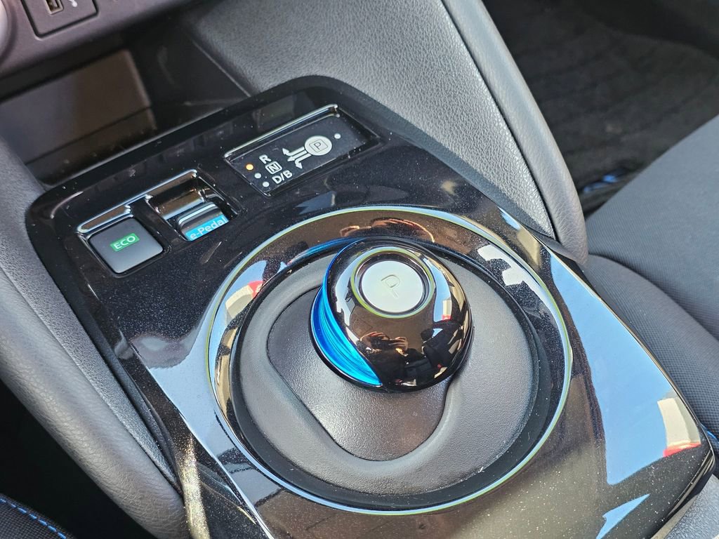 Certified 2025 Nissan Leaf SV Plus image 27