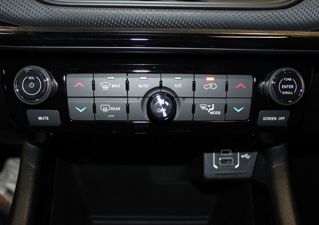 New 2026 Jeep Compass Limited image 19