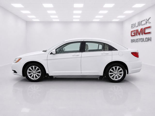 Used 2012 Chrysler 200 Touring FWD image 3