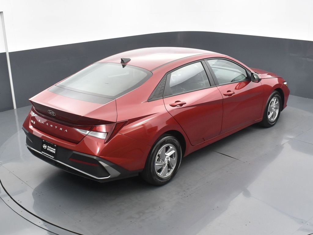 Used 2025 Hyundai Elantra SE image 16