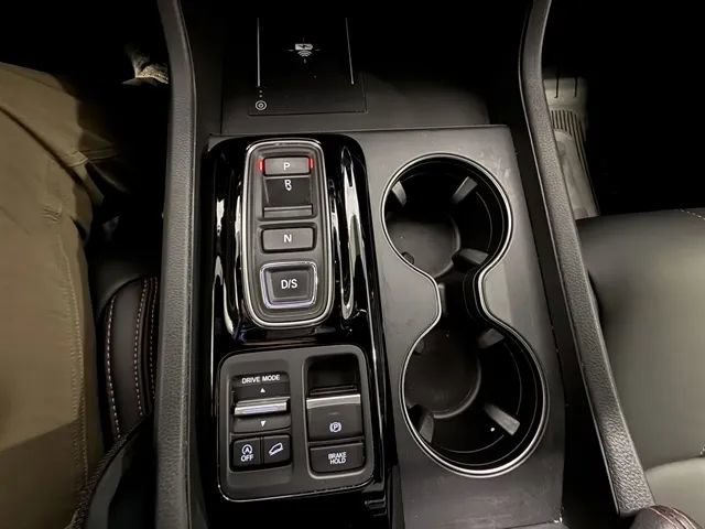 Used 2025 Honda Pilot TrailSport image 40