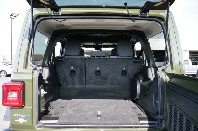 Used 2024 Jeep Wrangler Unlimited Sahara w/ Technology Group image 30