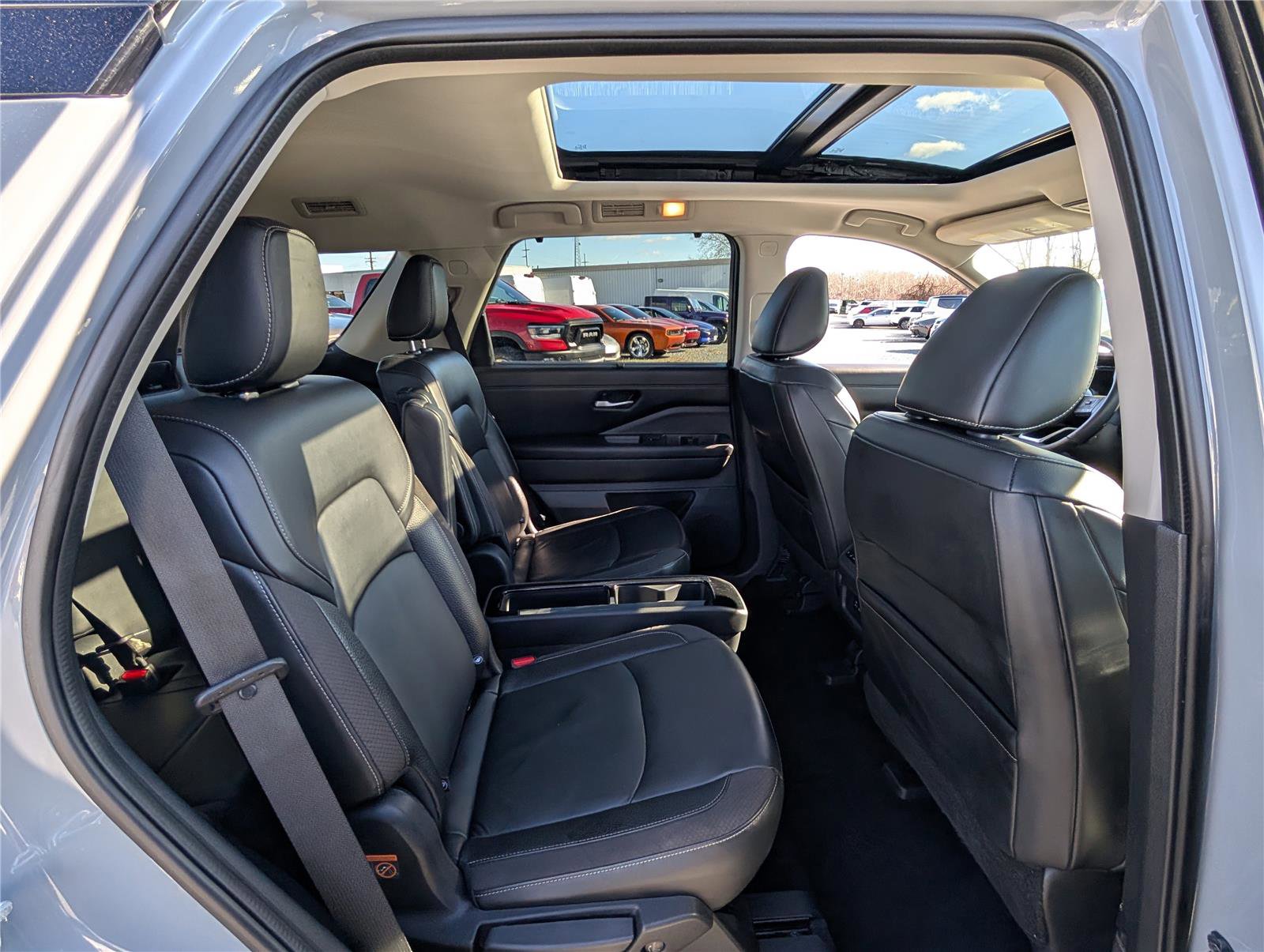 Used 2022 Nissan Pathfinder SL w/ SL Premium Package image 11