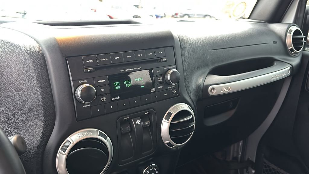 Used 2017 Jeep Wrangler Sahara image 20