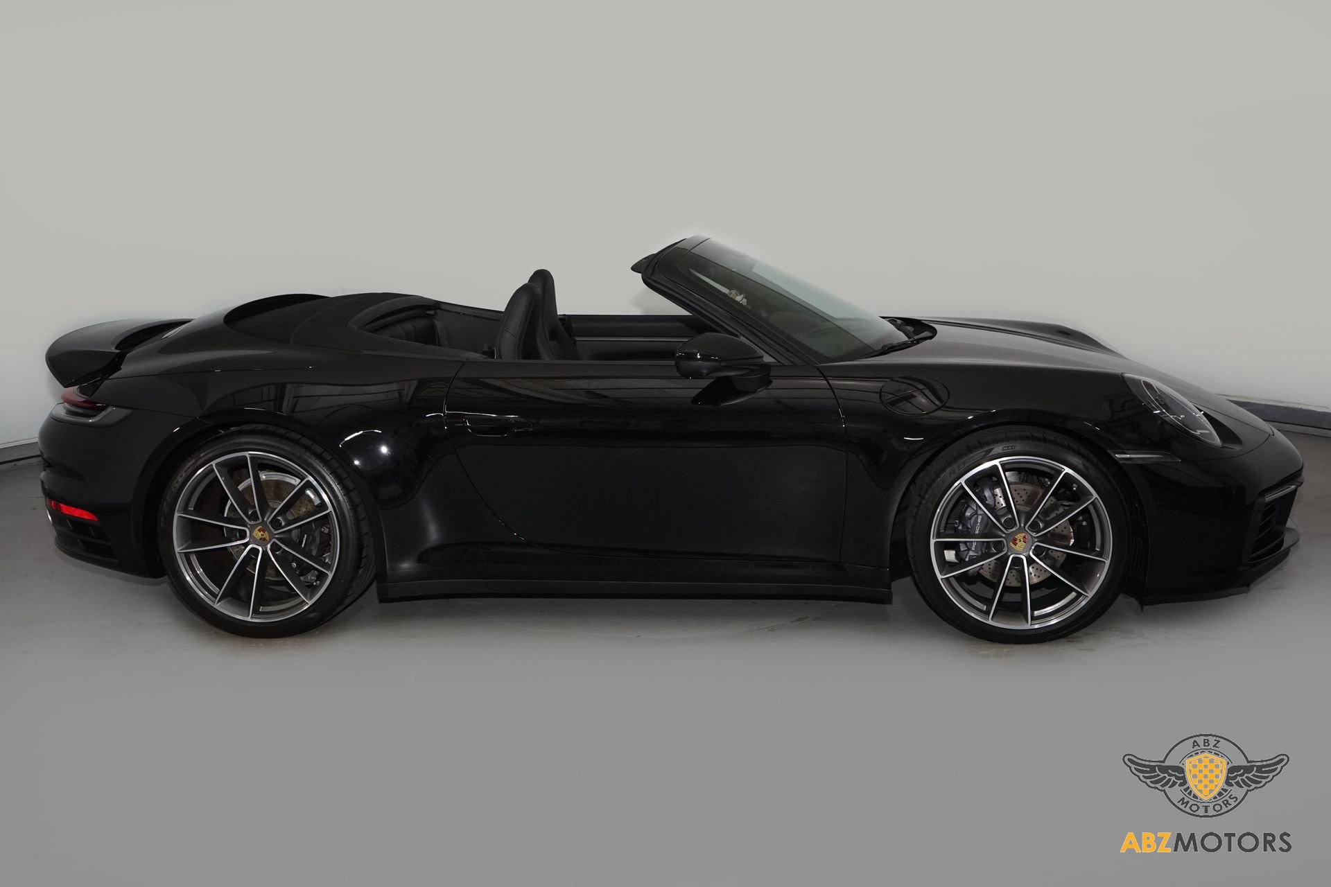Used 2024 Porsche 911 Carrera image 4