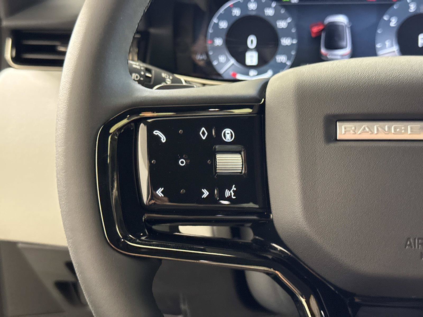 New 2026 Land Rover Range Rover Evoque S AWD/4WD image 31