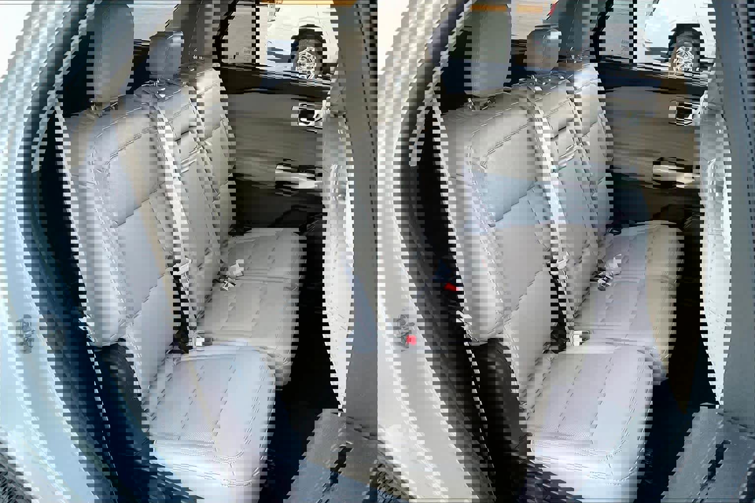 Used 2023 Ford Explorer Limited image 19