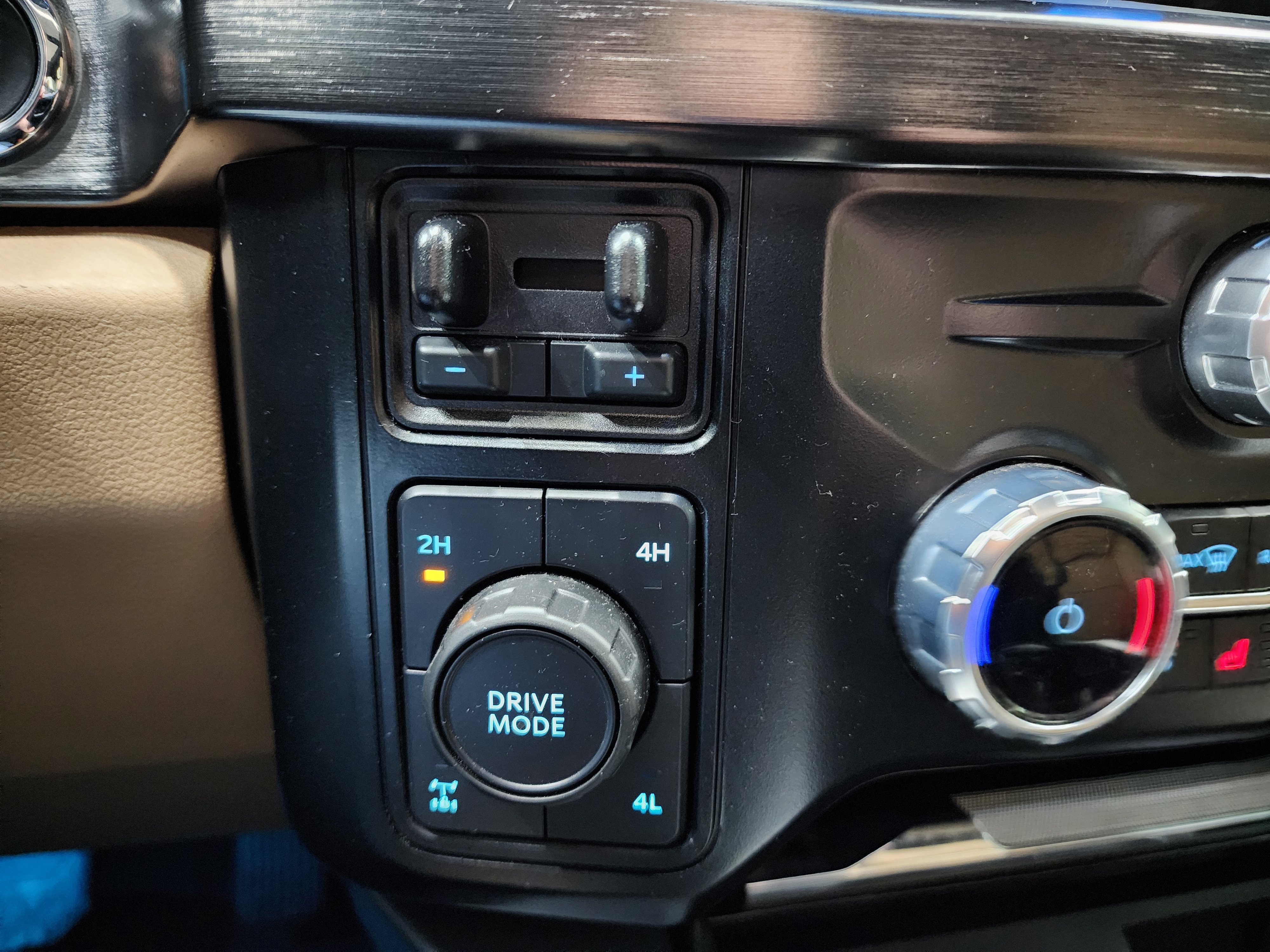 Used 2024 Ford F250 Lariat w/ Lariat Ultimate Package image 56