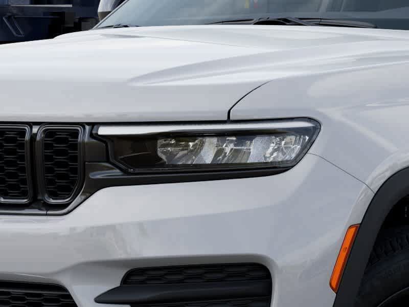 Certified 2025 Jeep Grand Cherokee Altitude AWD/4WD image 10
