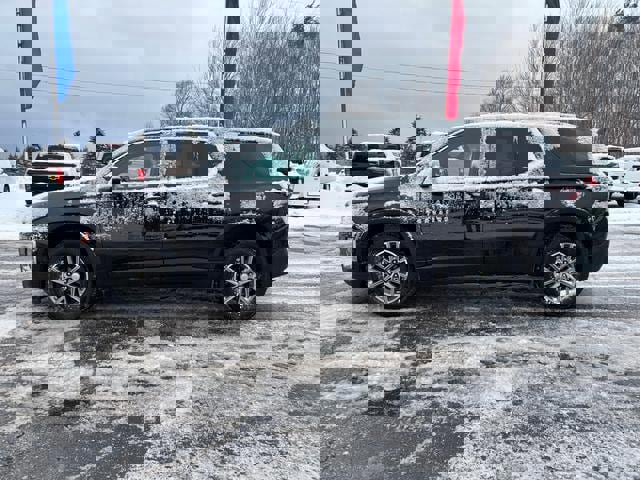 Used 2023 Chevrolet Traverse LT w/ LPO, Floor Liner Package image 4