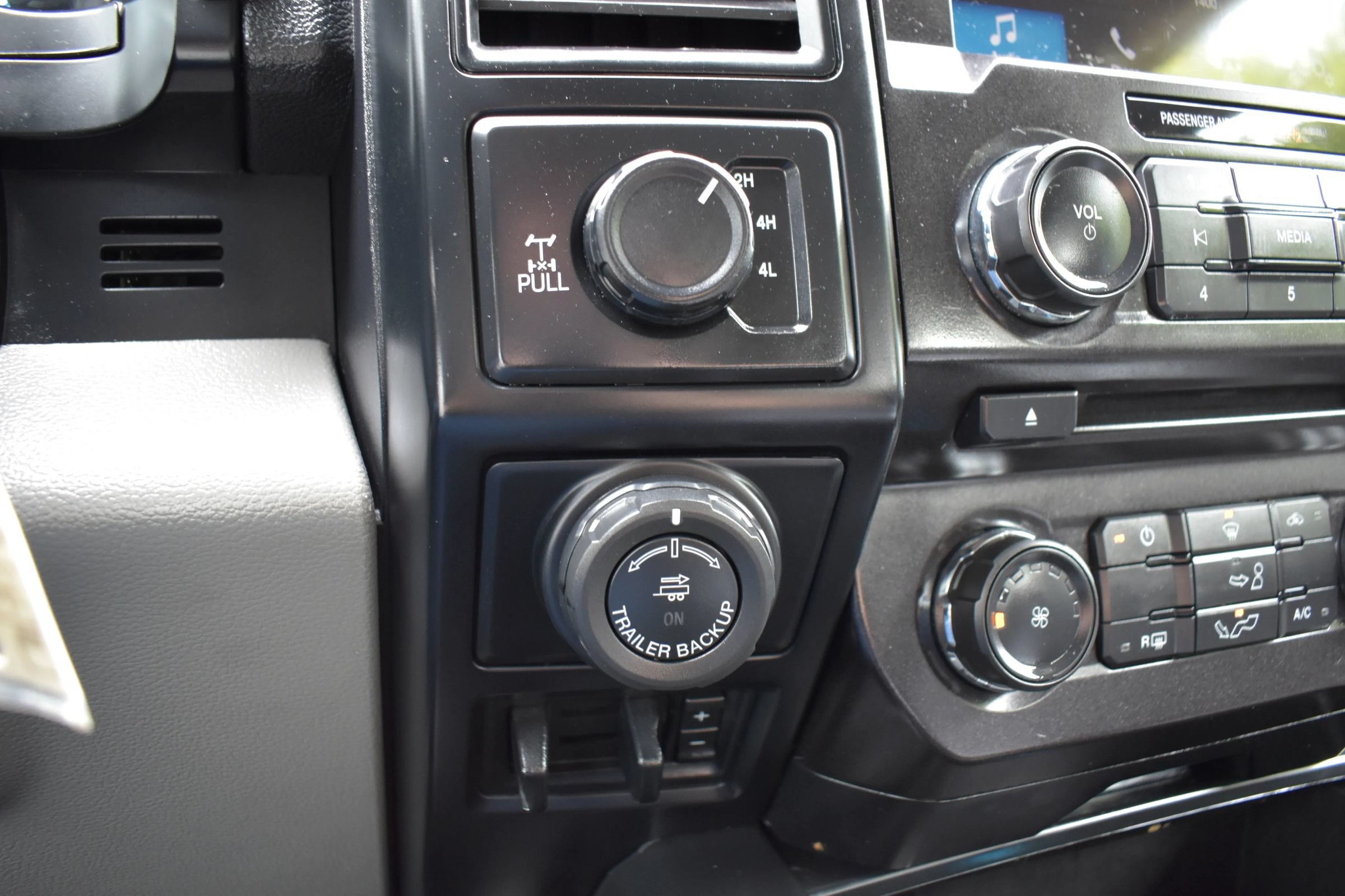 Used 2018 Ford F150 XL w/ Equipment Group 101A Mid AWD/4WD image 24