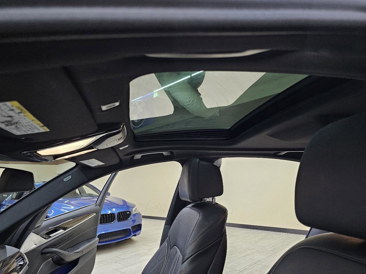 Used 2019 BMW 530e w/ Premium Package image 38