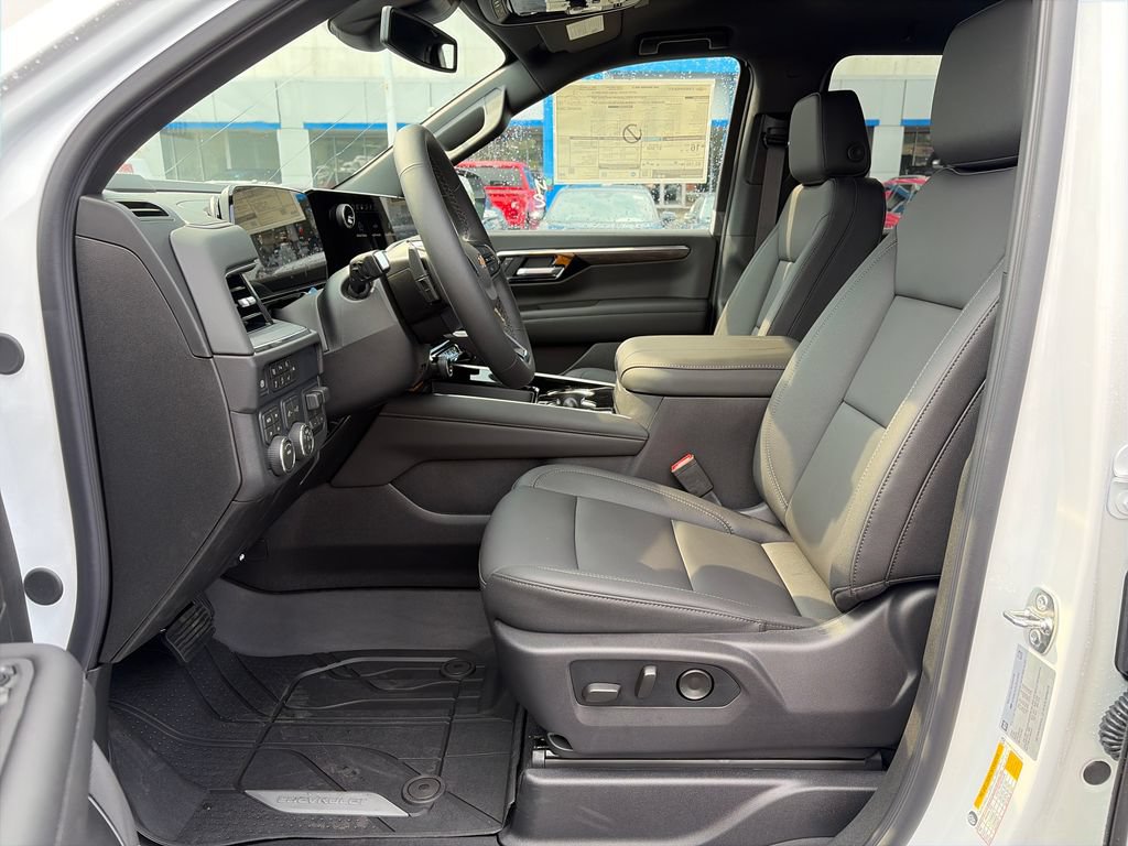 New 2026 Chevrolet Suburban LT w/ Comfort Package AWD/4WD image 17