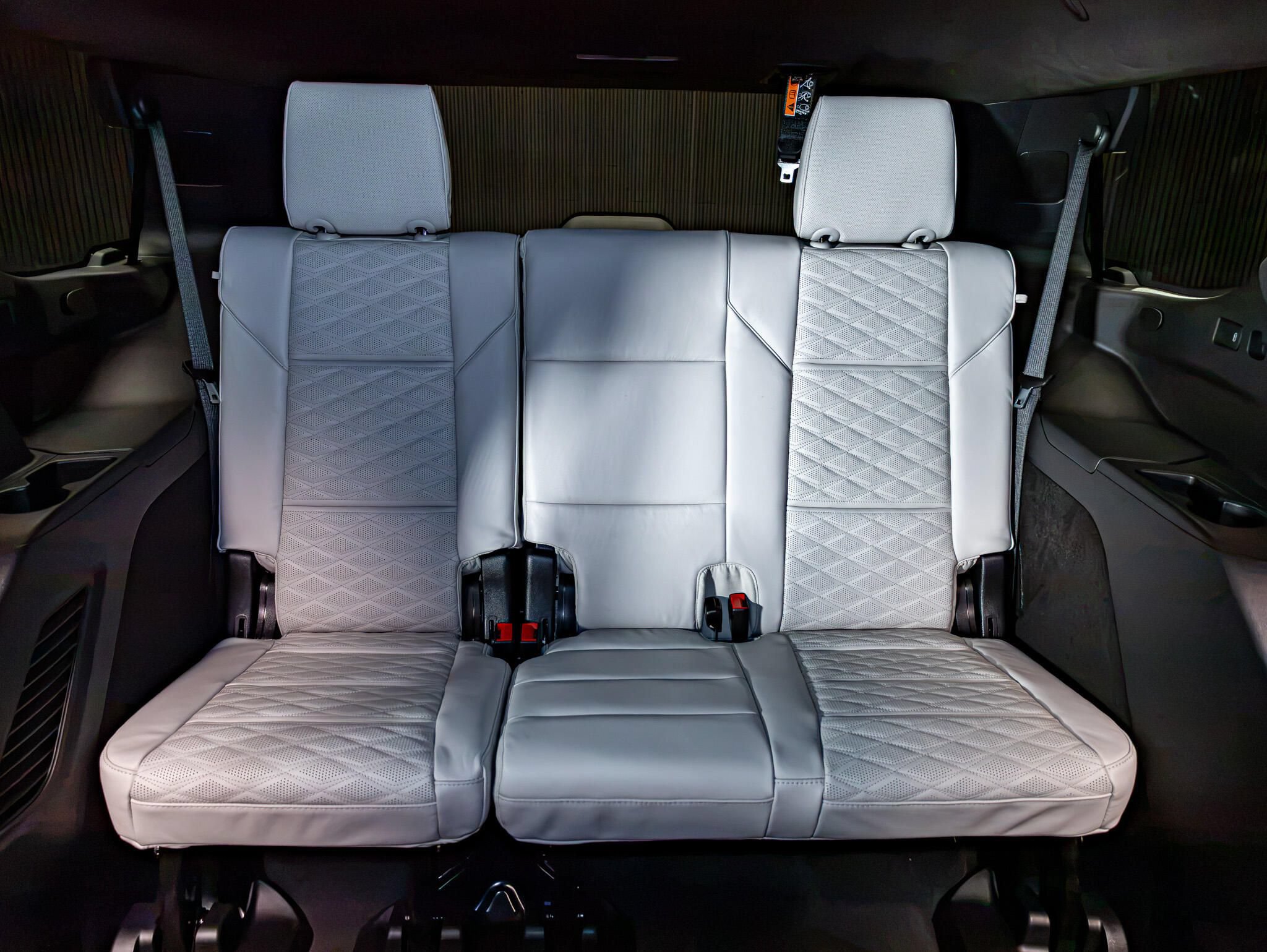 Used 2027 Cadillac Escalade Platinum Sport w/ LPO, Floor Liner Package AWD/4WD image 24