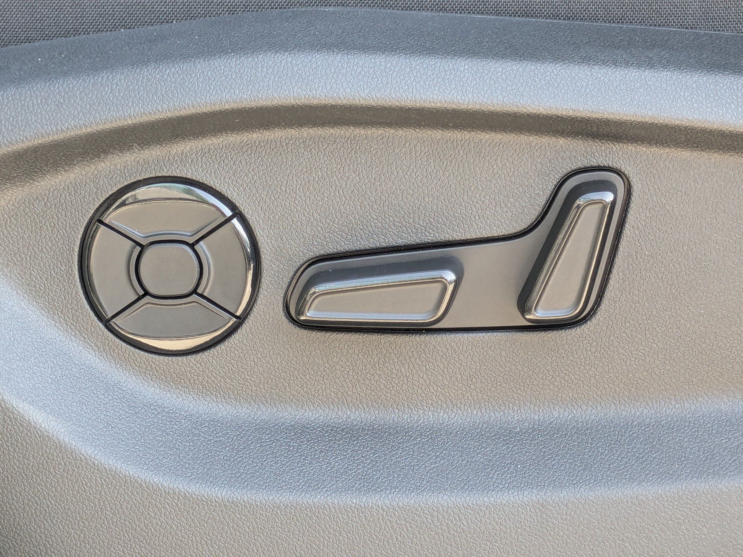 New 2026 Volkswagen Tiguan SE R-Line FWD image 20