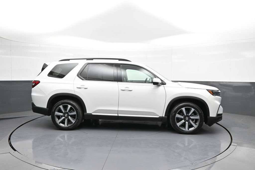 Certified 2024 Honda Pilot Touring image 5
