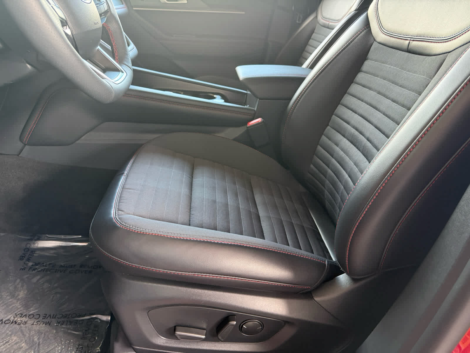 Used 2026 Ford Explorer ST-Line w/ ST-Line Street Pack AWD/4WD image 4