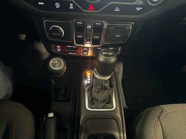 Used 2024 Jeep Wrangler Unlimited Rubicon w/ Dual Top Group AWD/4WD image 28