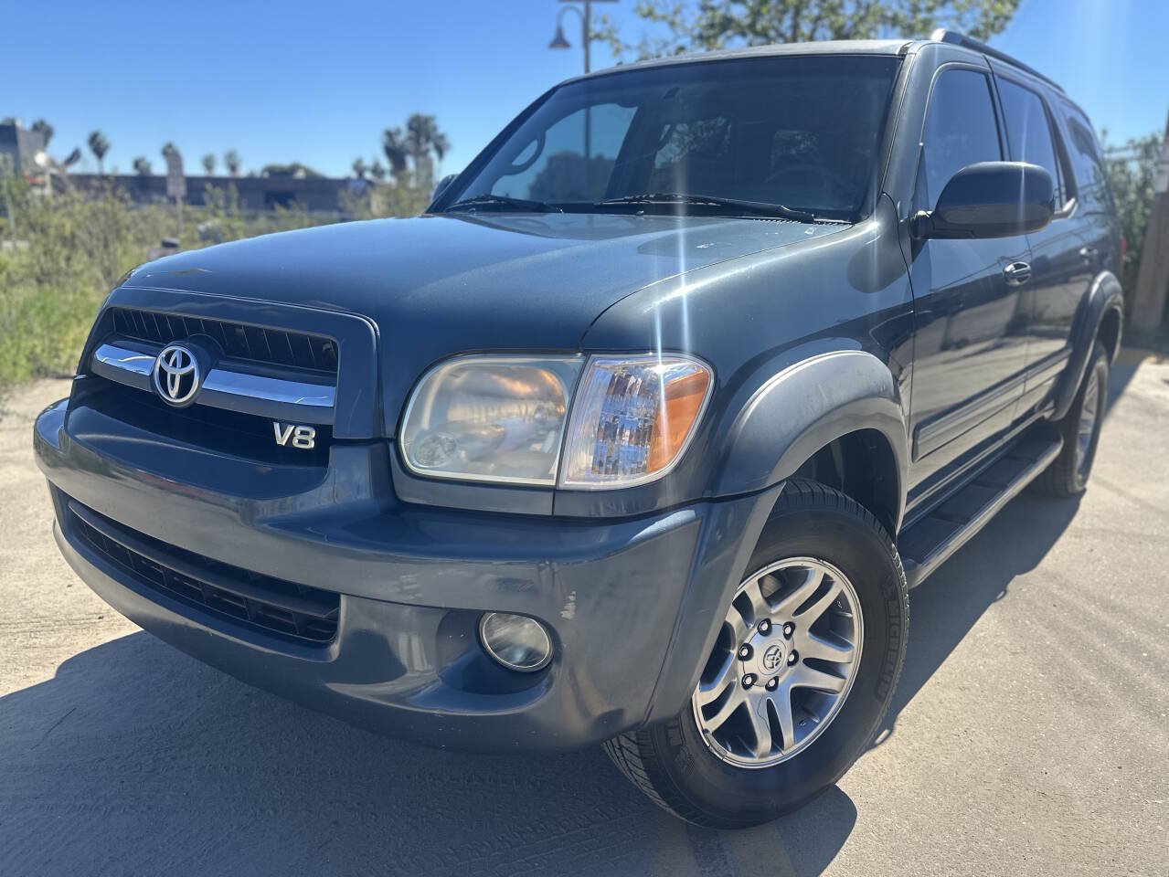 Used 2005 Toyota Sequoia SR5 RWD image 1