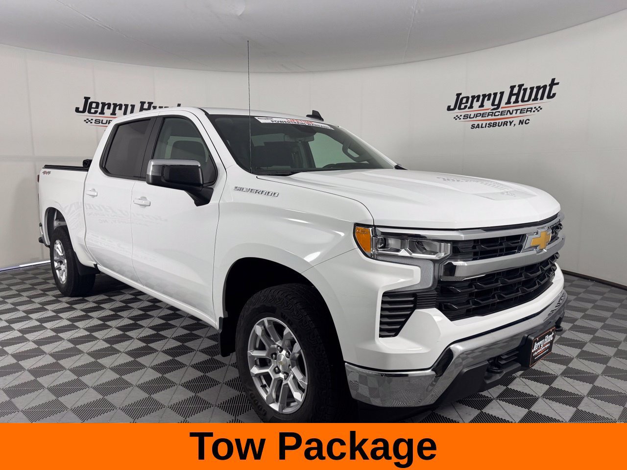 Used 2024 Chevrolet Silverado 1500 LT AWD/4WD image 6