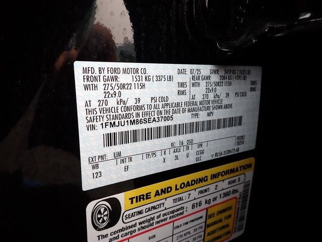 Used 2025 Ford Expedition Platinum w/ Driver's Package AWD/4WD image 24