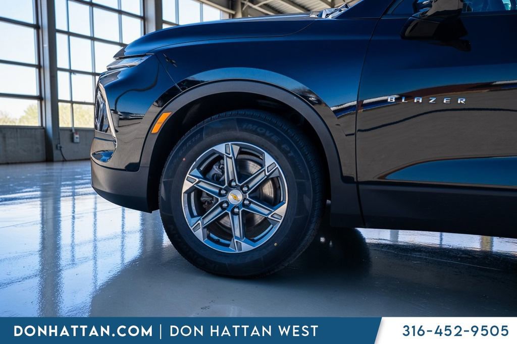 Used 2024 Chevrolet Blazer LT w/ Convenience Package FWD image 34