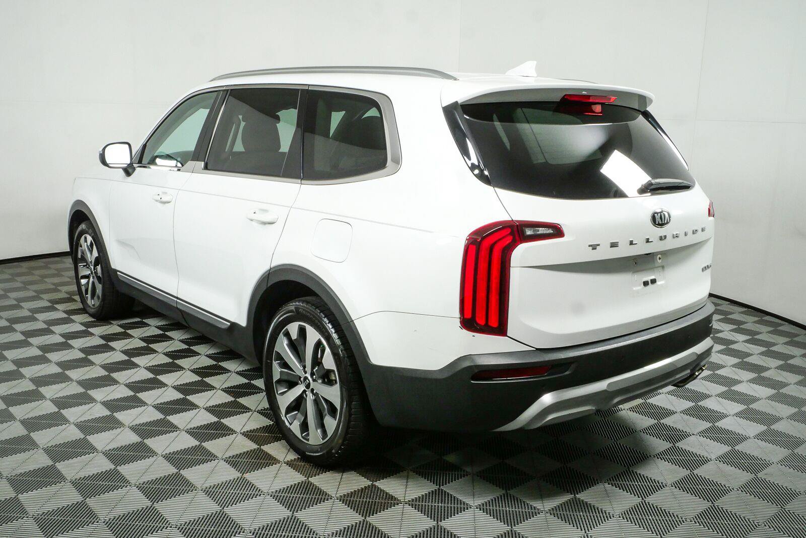 Used 2020 Kia Telluride EX w/ EX Premium Package FWD image 30