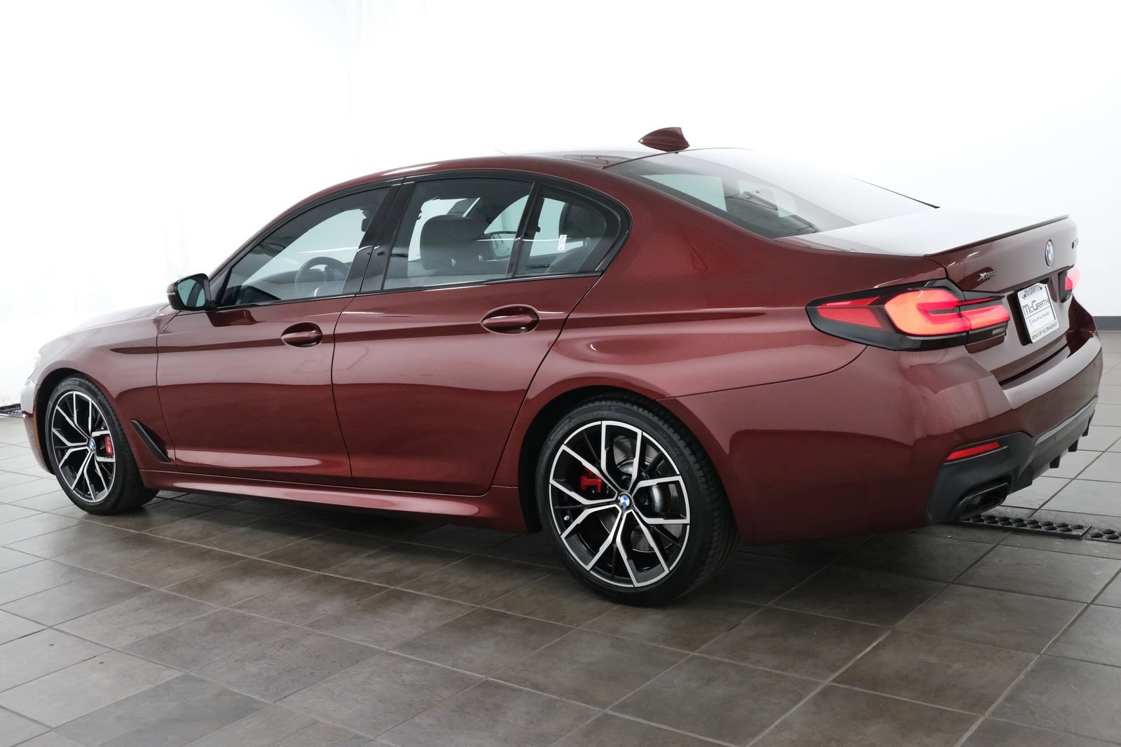 Used 2022 BMW M550i xDrive w/ Executive Package AWD/4WD image 3
