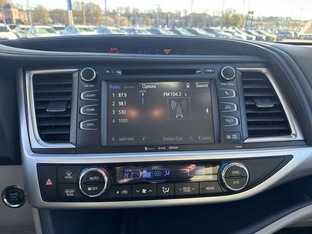 Used 2019 Toyota Highlander XLE image 16