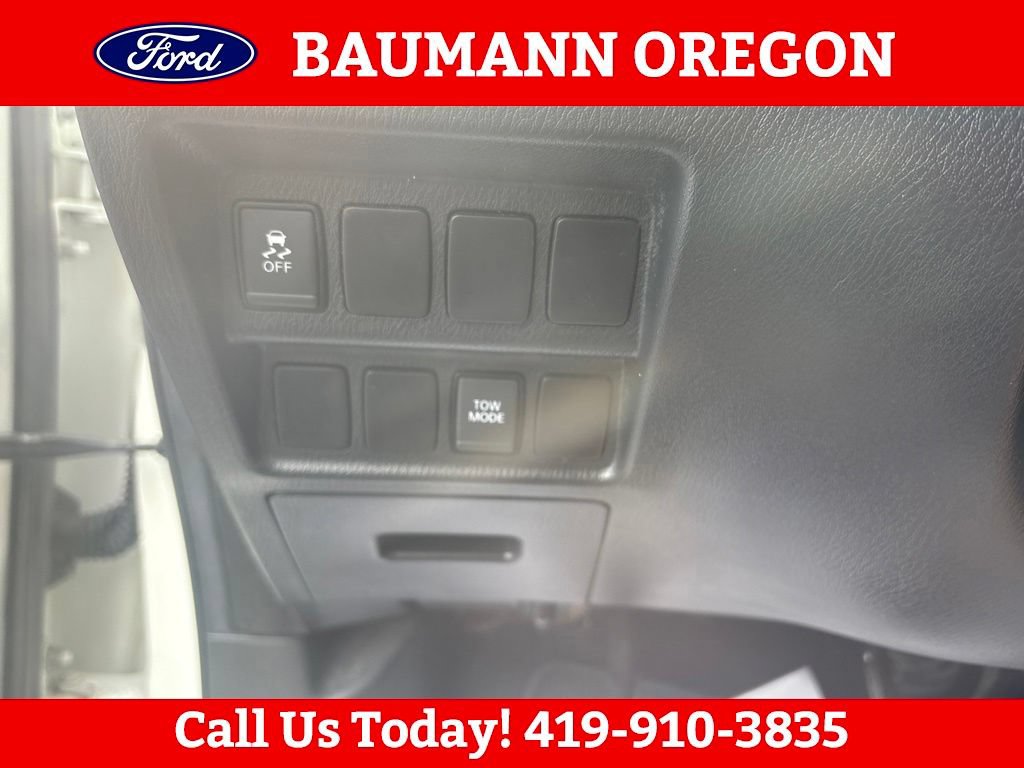 Used 2017 Nissan Pathfinder SV FWD image 19
