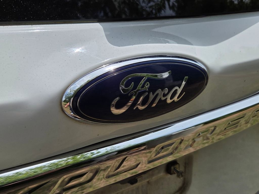Used 2018 Ford Explorer XLT AWD/4WD image 7