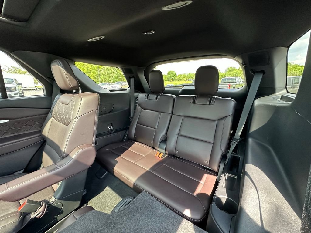 Used 2025 Ford Explorer Platinum w/ Ultimate Package AWD/4WD image 8