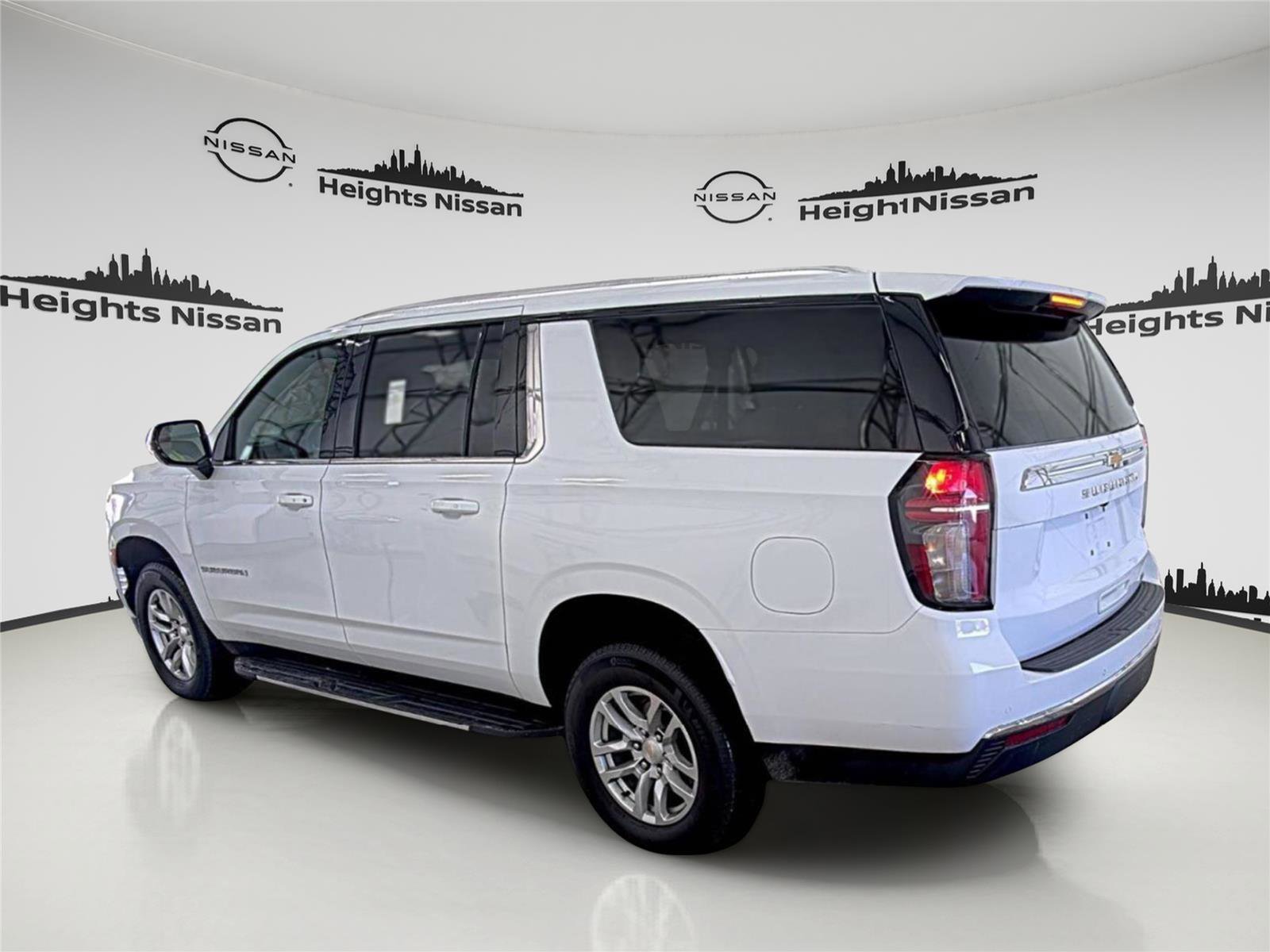 Used 2024 Chevrolet Suburban LT image 2