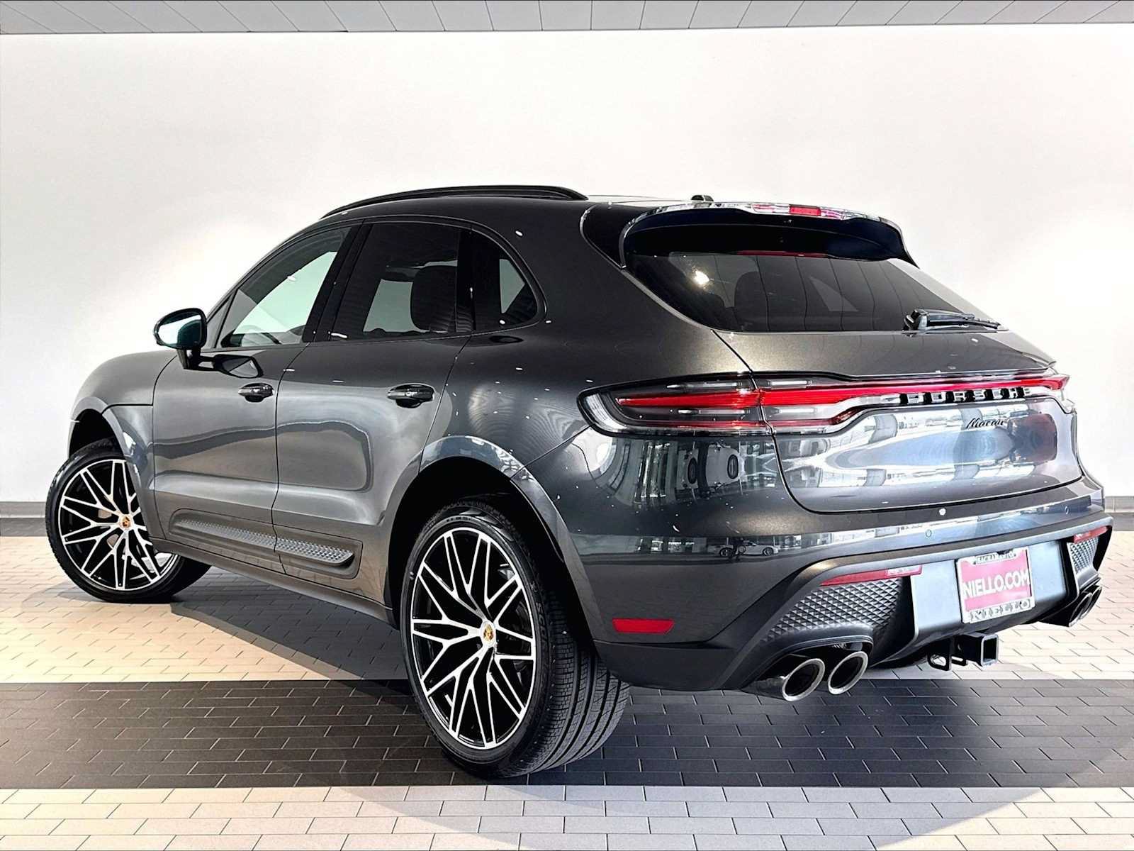 Used 2026 Porsche Macan AWD/4WD image 3
