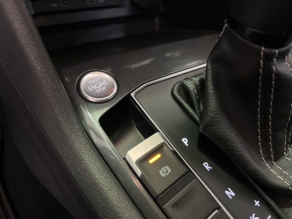 Used 2021 Volkswagen Tiguan SE image 40