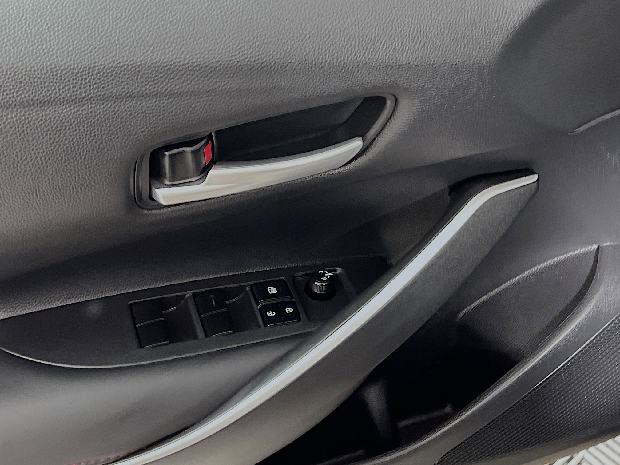 Used 2025 Toyota Corolla SE image 17