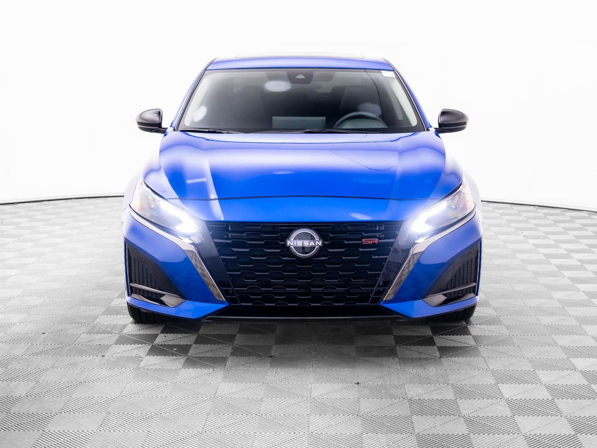 Used 2025 Nissan Altima 2.5 SR w/ SR Premium Package image 10