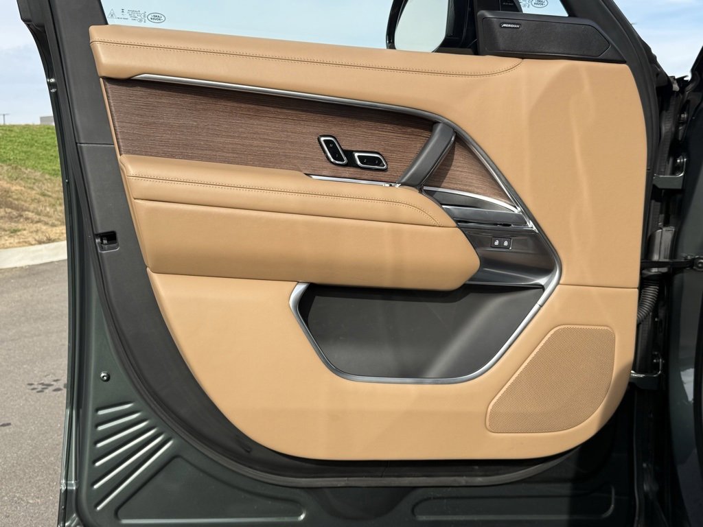 Certified 2024 Land Rover Range Rover SE image 14