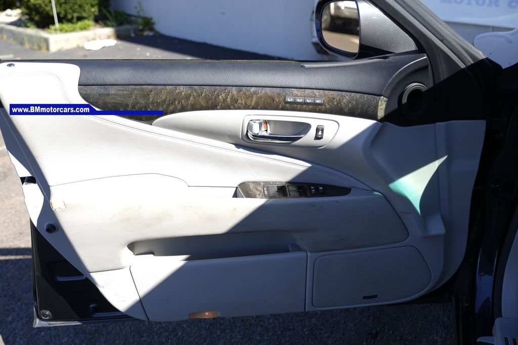 Used 2007 Lexus LS 460 image 21