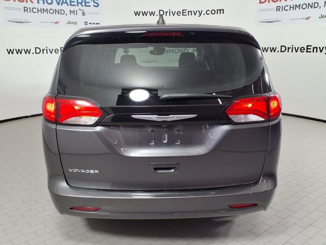 Used 2023 Chrysler Voyager LX FWD image 5