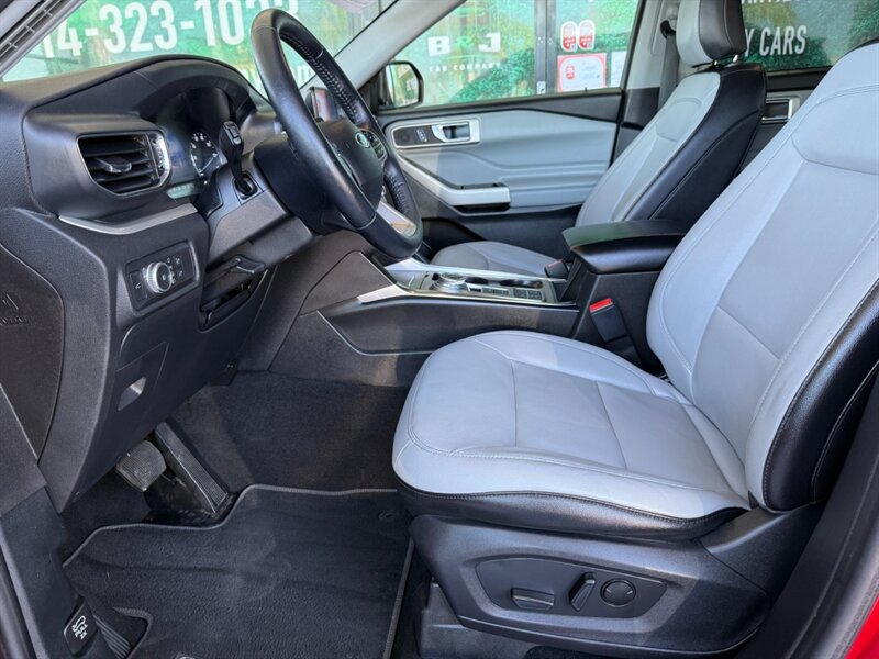 Used 2021 Ford Explorer XLT w/ Equipment Group 202A RWD image 17