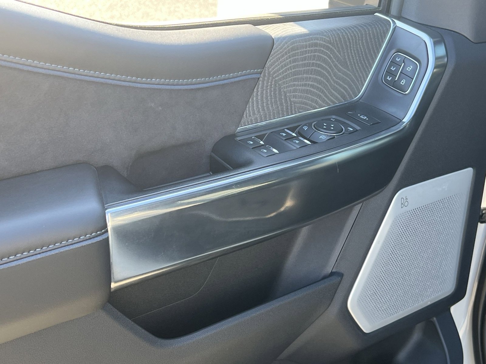 Used 2025 Ford F350 Platinum w/ Tremor Off-Road Package image 15
