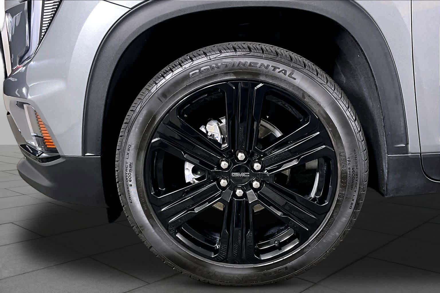 Used 2025 GMC Acadia Elevation w/ Elevation Premium Package FWD image 11