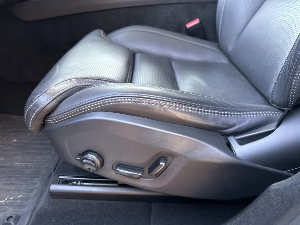 Used 2023 Volvo XC60 B5 Ultimate w/ Protection Package Premier image 18