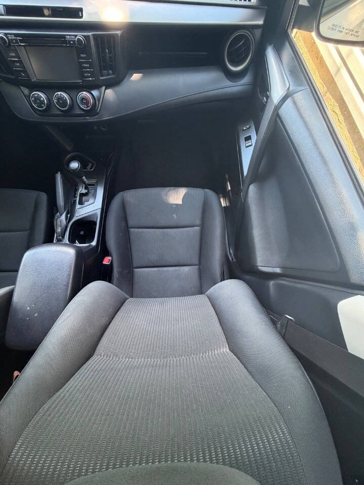 Used 2016 Toyota RAV4 LE FWD image 14